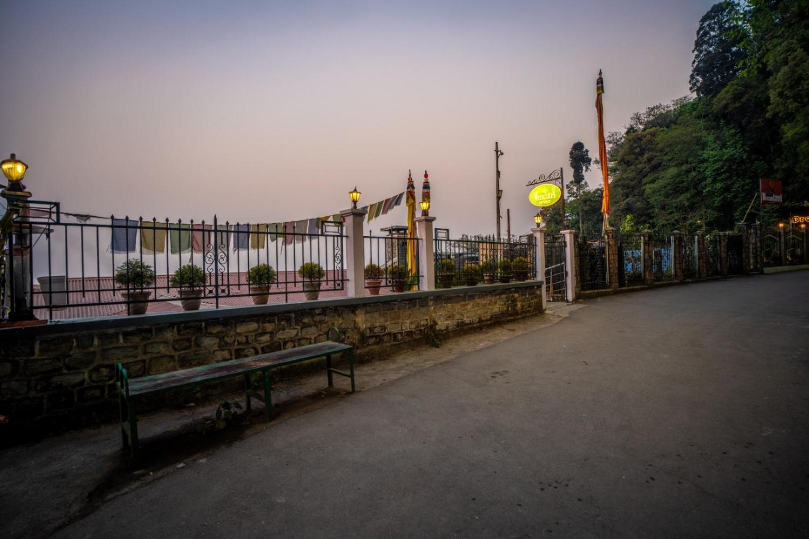 Muscatel Nirvana - At The Mall Road Darjeeling  Exterior foto